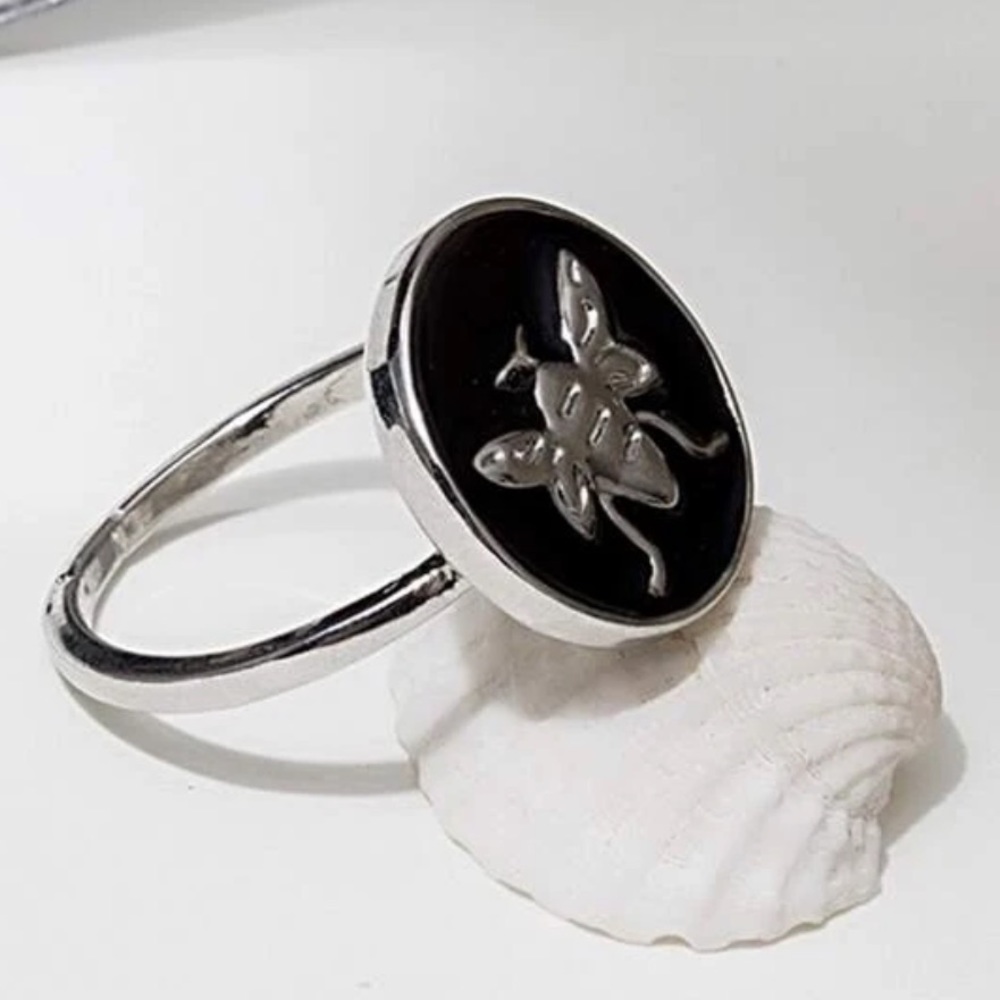 đRoyal Bee Black Pendant Silver Boutique ring Size 6.5 only 1 available!đ - Picture 3 of 8
